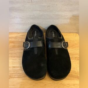 Natural Soul by Naturalizer "Delorean" black suede clogs.